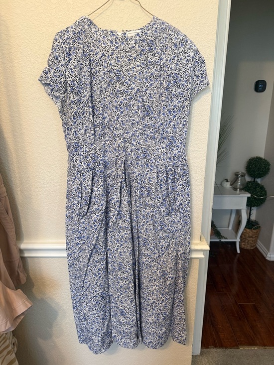 karin stevens Dresses & Skirts - Karin stevens Vintage Floral
Ruched Puff Sleeve Pleated Dress size 10